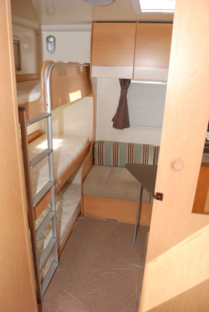 Three-Tier-Bunk Three-Tier-Bunk